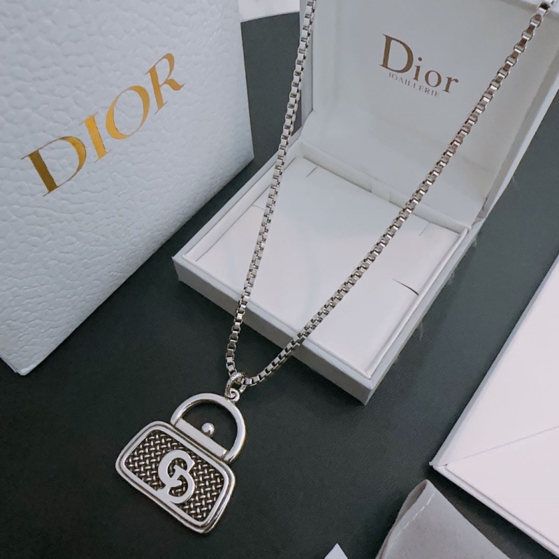 chr1st1an D10r necklaces